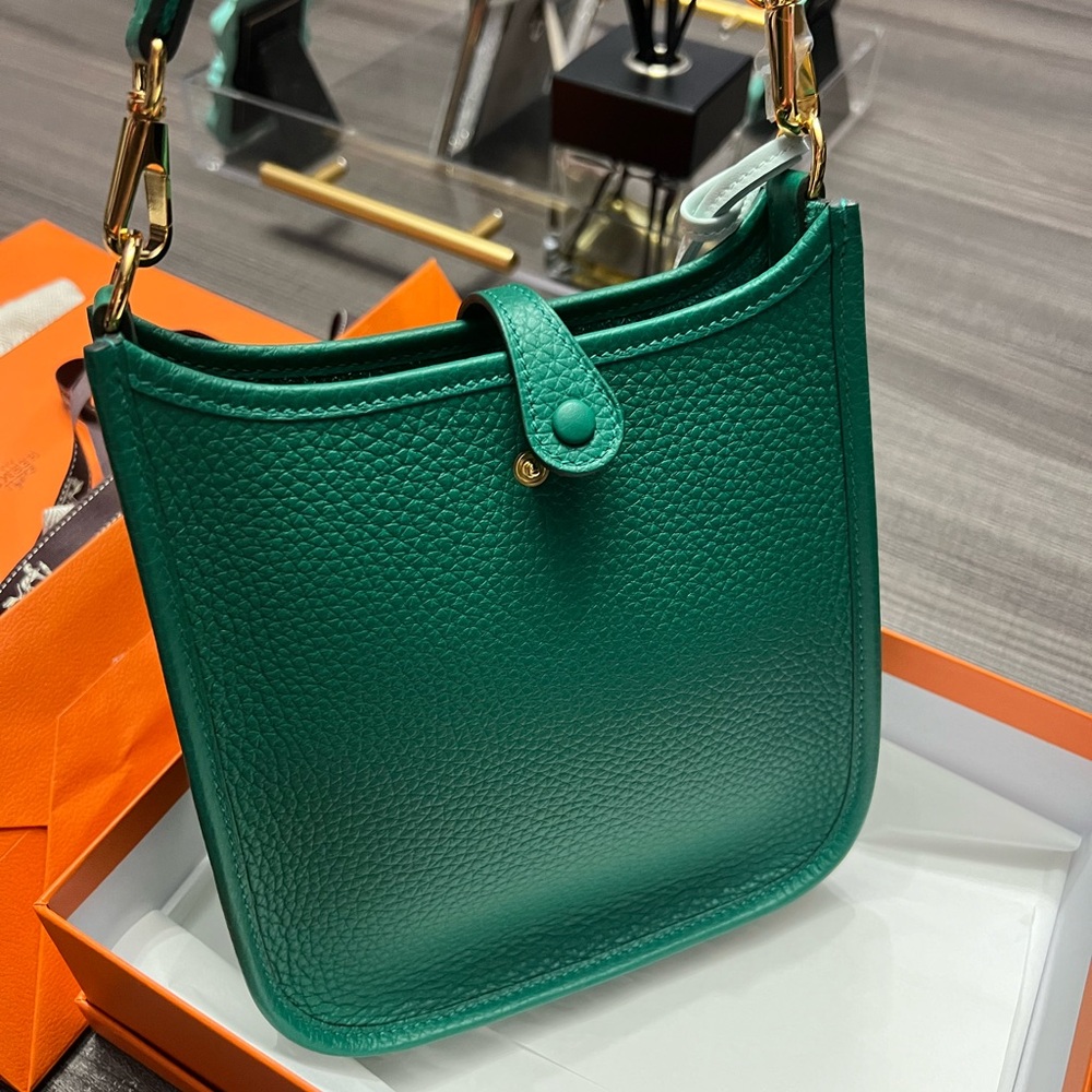 Hermes Green Crossbody Bag in Vert Vertigo color - Picture 4 of 11